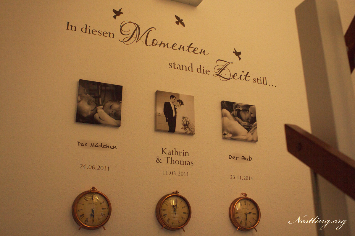 Fotowand mit Wandtattoo und Fotoleinwand Nestling