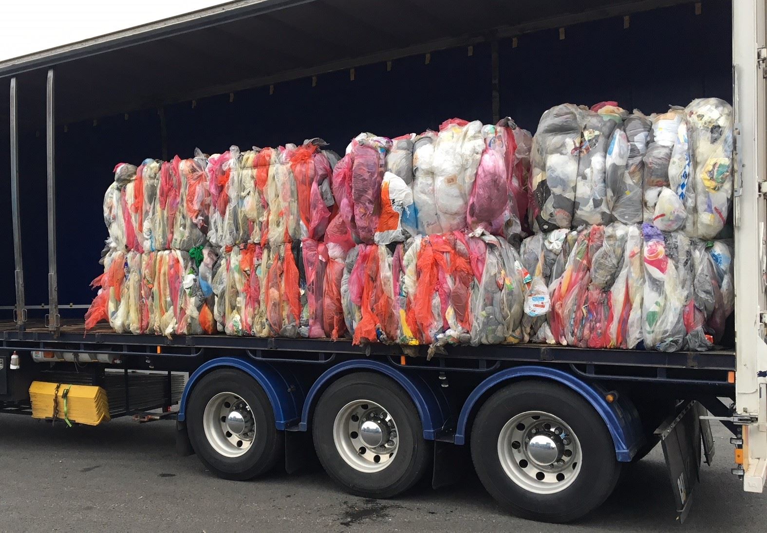 Australian regulator grants supermarket chains permission to cooperate