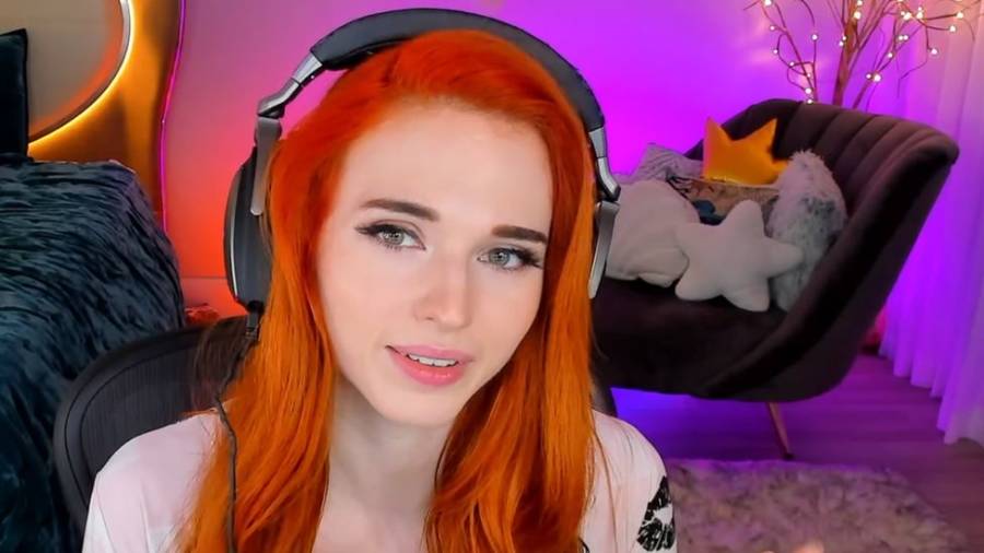 Twitch Who Is Amouranth Frizztech Celebrity Biography
