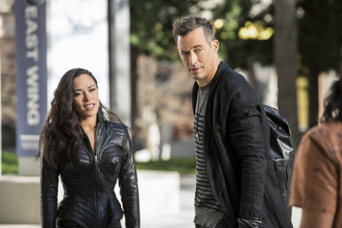 The Flash -- "Dead or Alive" -- Image FLA311a_0149b.jpg -- Pictured (L-R): Jessica Camacho as Gypsy and Tom Cavanagh as Harrison Wells -- Photo: Diyah Pera/The CW -- é 2017 The CW Network, LLC. All rights reserved.