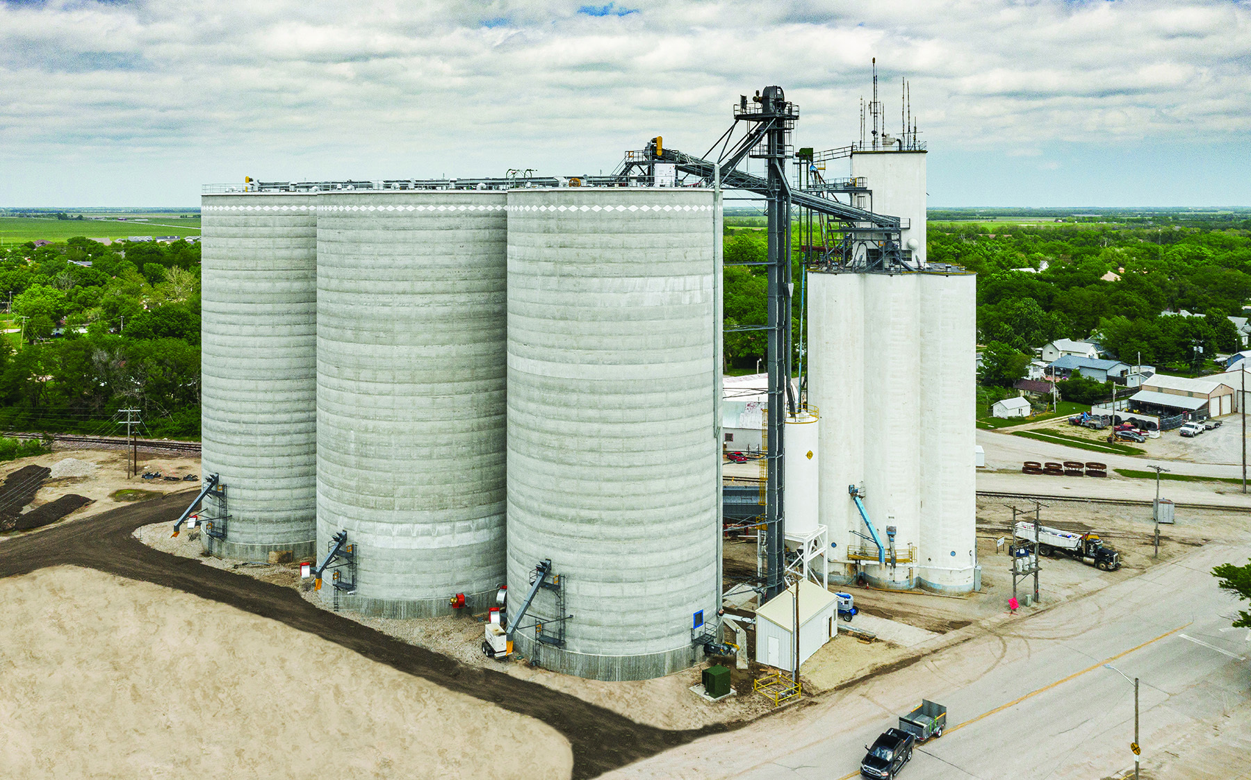 Mid Kansas Cooperative Squeezes in Three More Concrete Grain…
