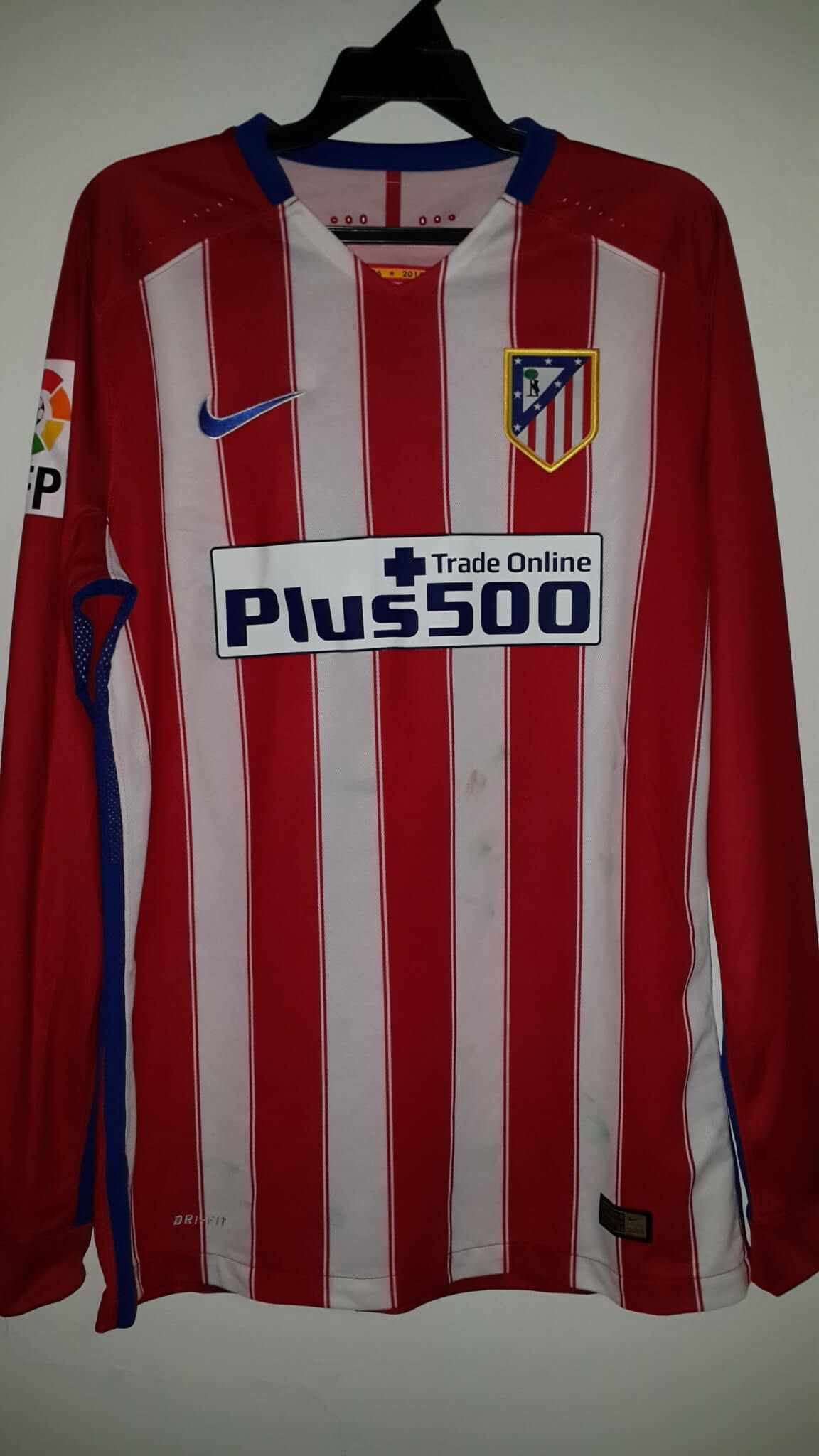 An Antoine Griezmann Game-Used #7 Atlético Madrid Home ...