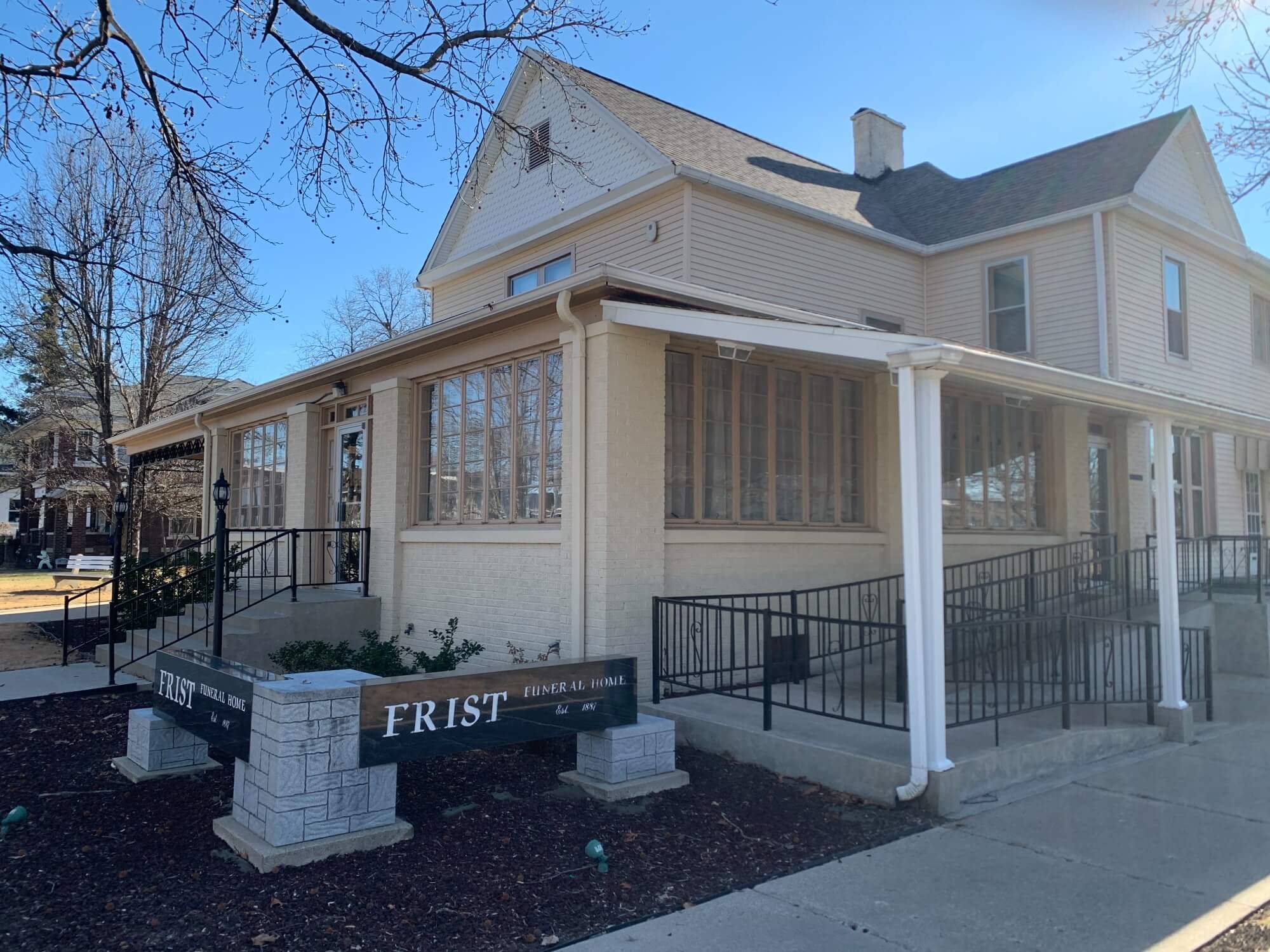 Frist Funeral Home, Inc. Clinton IN funeral home and cremation