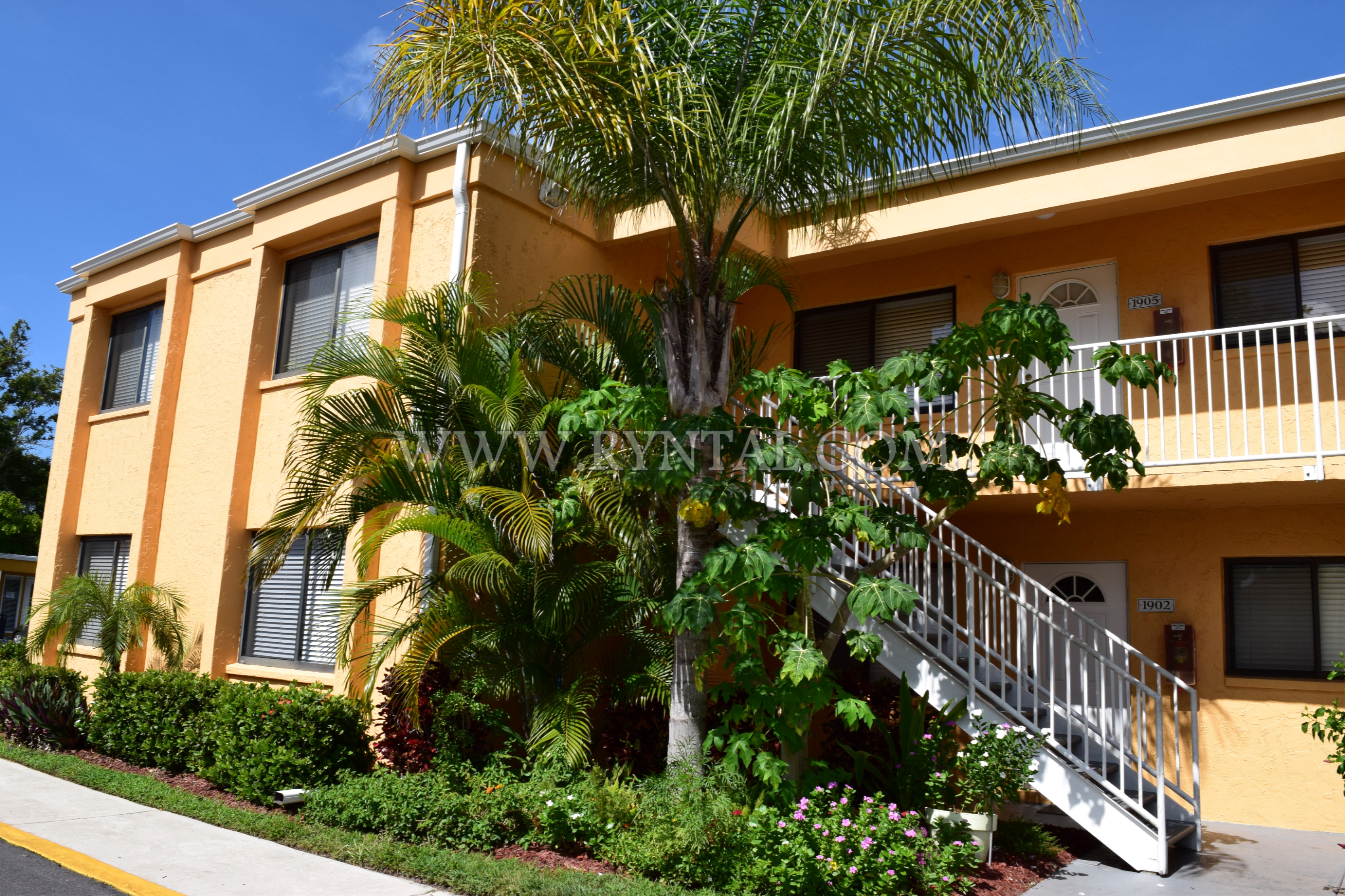 Centrally Located One Bedroom Condo in Bradenton!