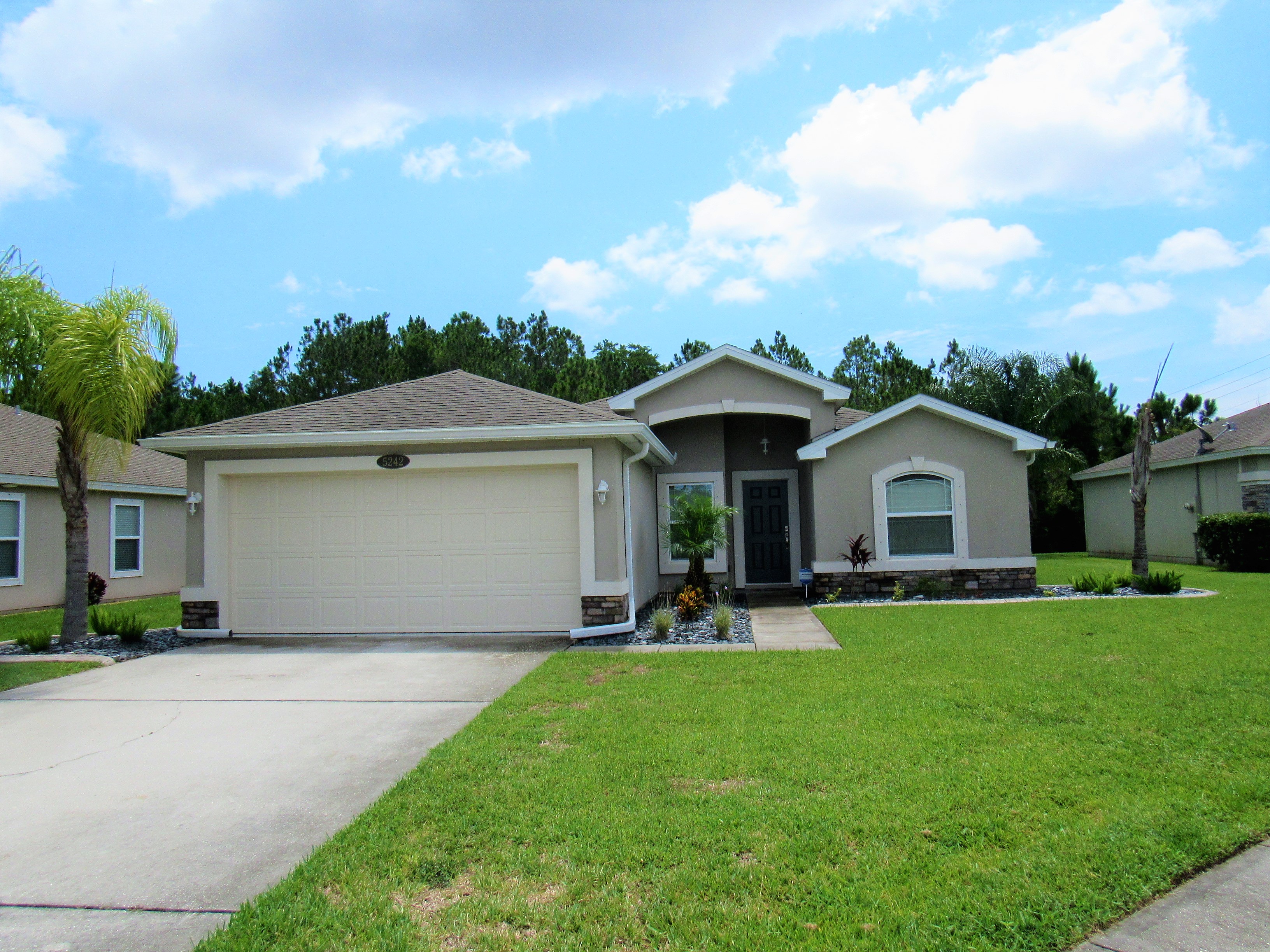 AVAILABLE 7/15/19 3 Bed, 2 Bath w/ Bonus Room in Port Orange