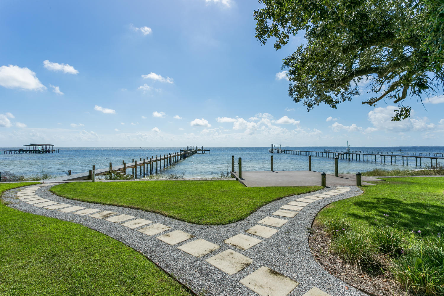 Luxurious, Soundfront Home in Gulf Breeze Proper