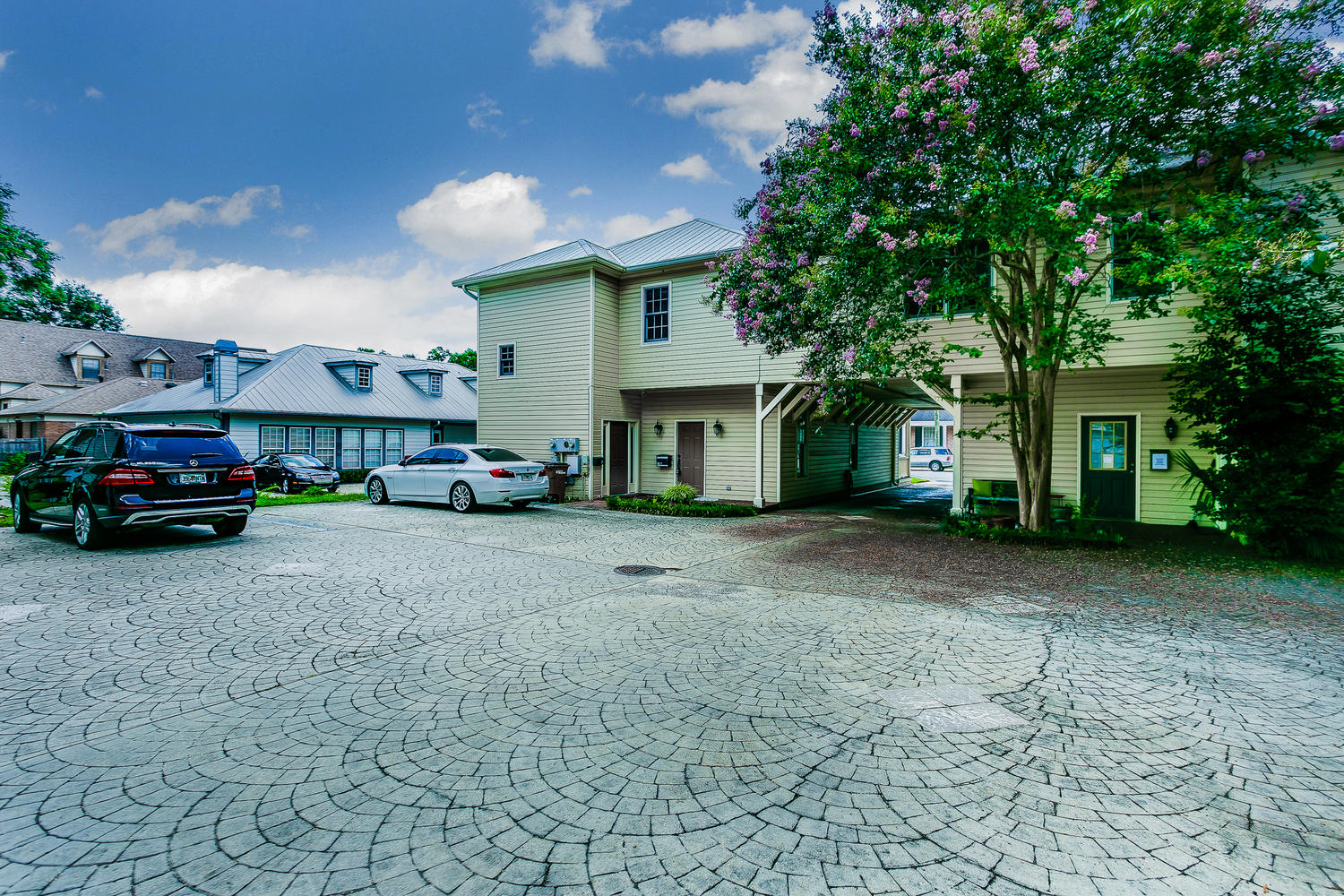 Remodeled Downtown Pensacola Executive Townhouse Including Utilities