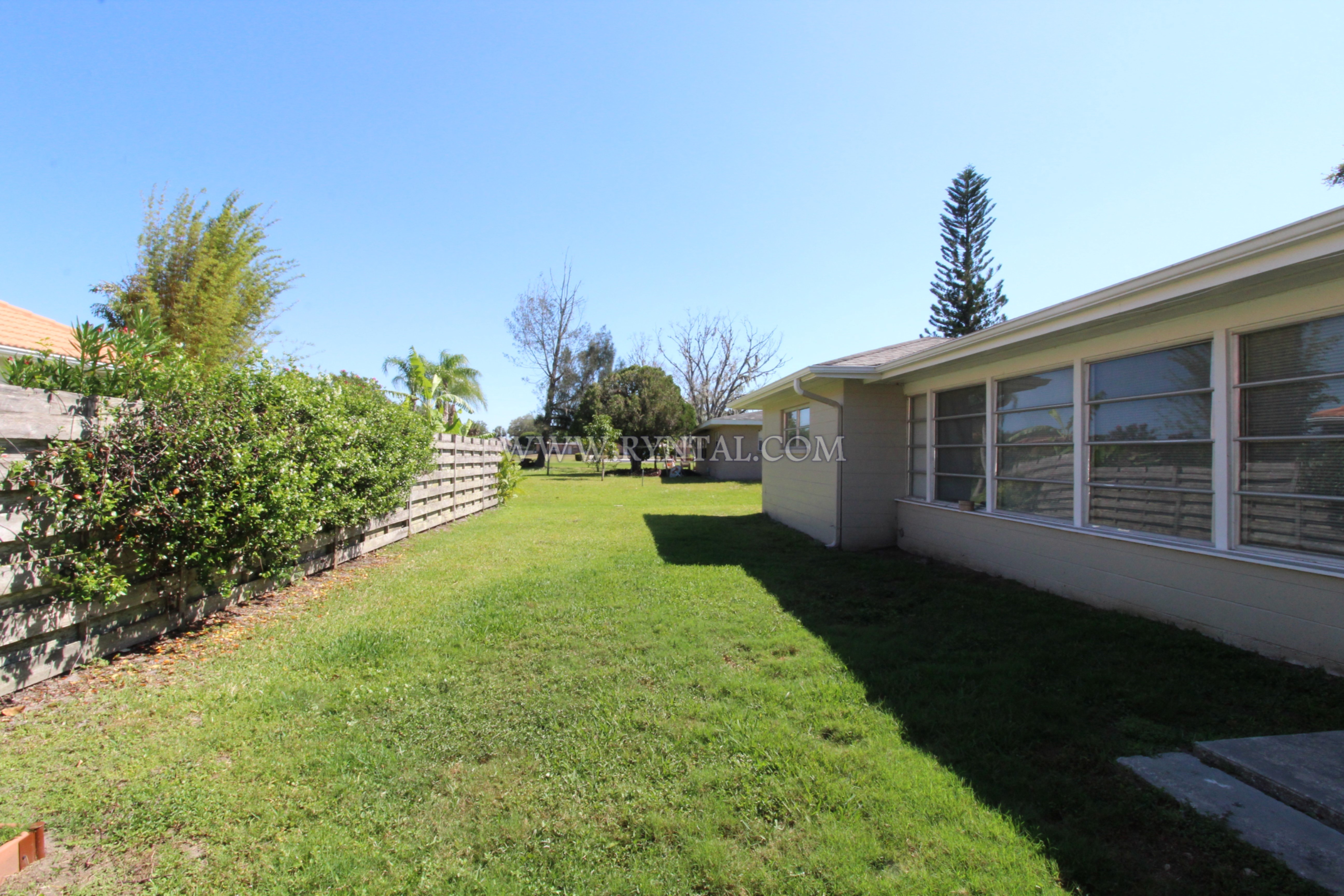 3 Bedroom Single Family Home Between Proctor and Clark!