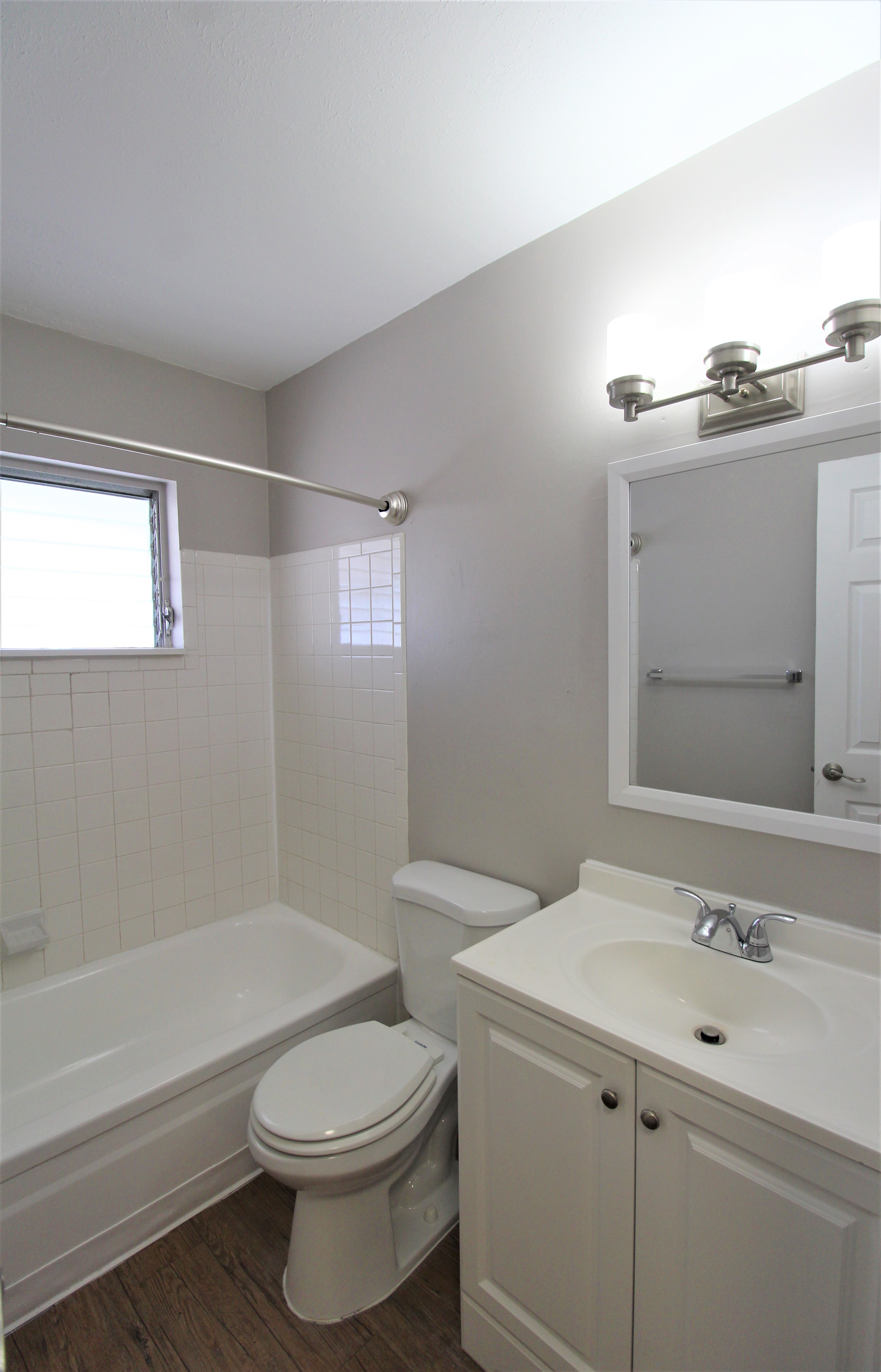 Second Floor 1 Bed, 1 Bath Condo!