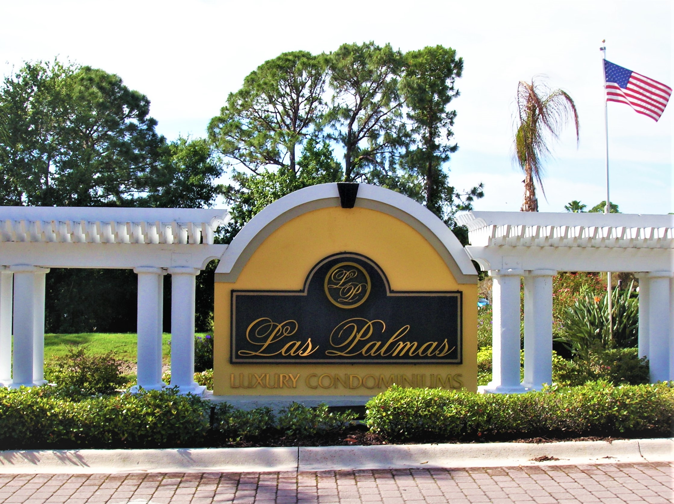 Stunning 3 Bedroom Condo in Las Palmas!