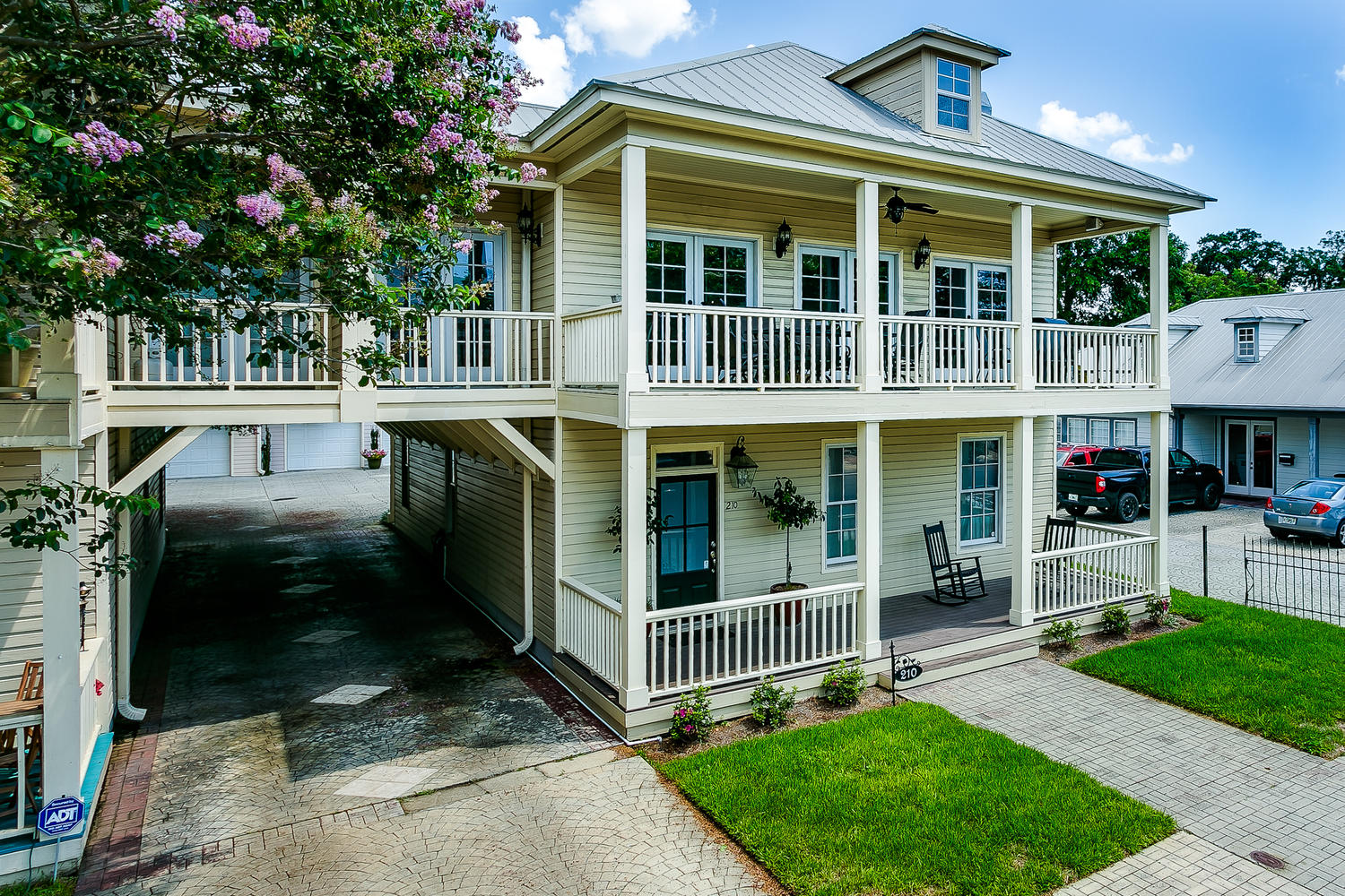 Remodeled Downtown Pensacola Executive Townhouse Including Utilities