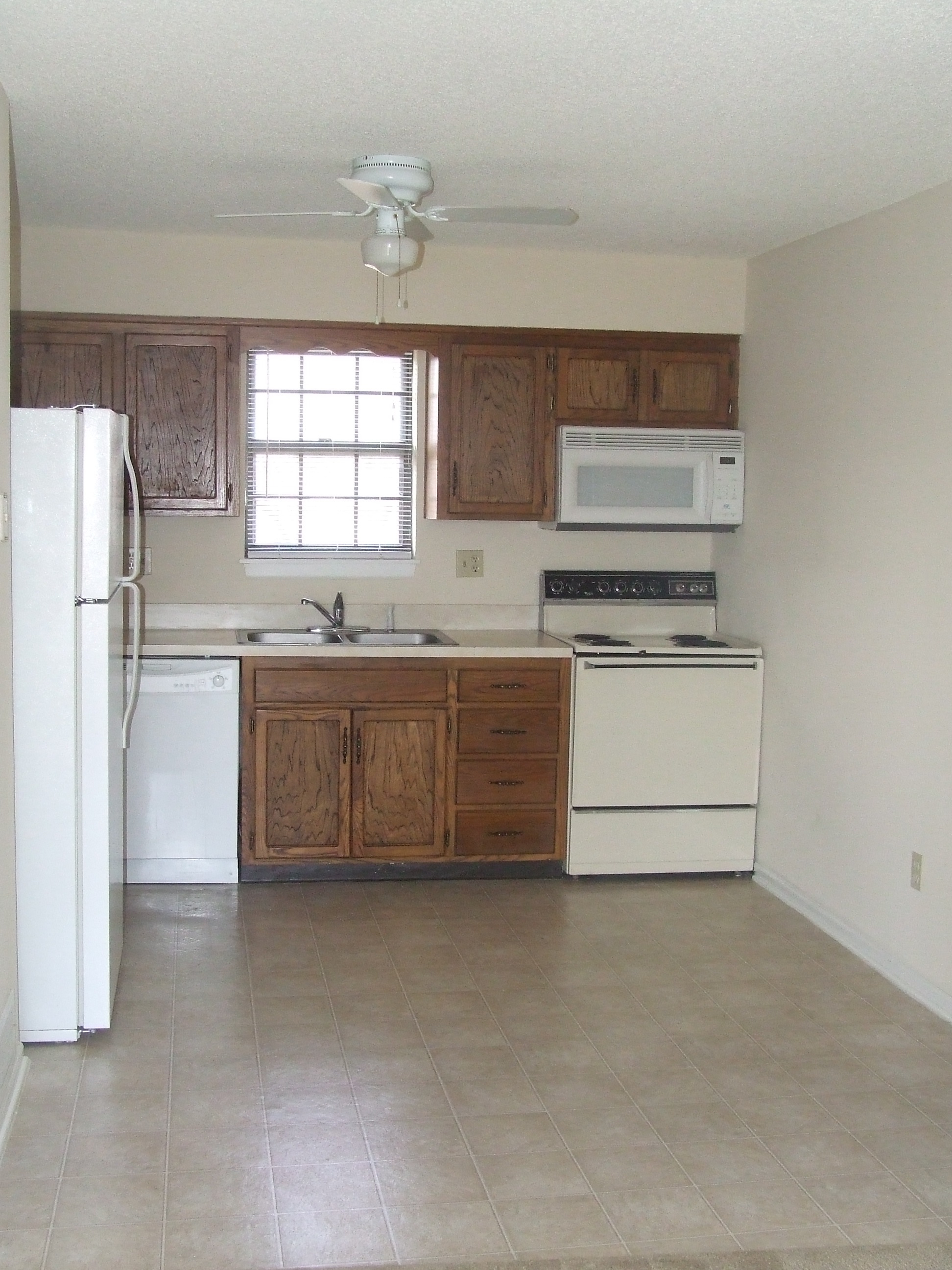Cozy apartment with washer/dryer hookups