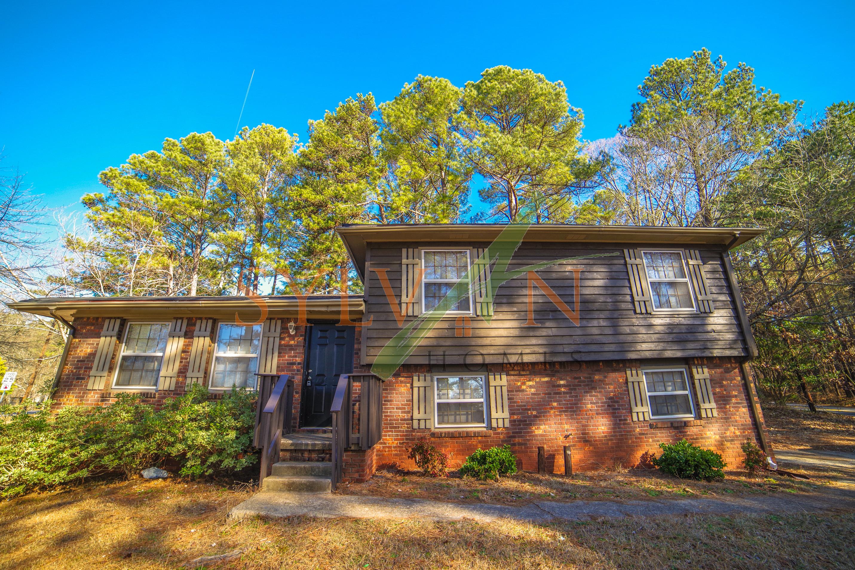 Newly renovated 3 bedroom 1.5 bath home in Riverdale