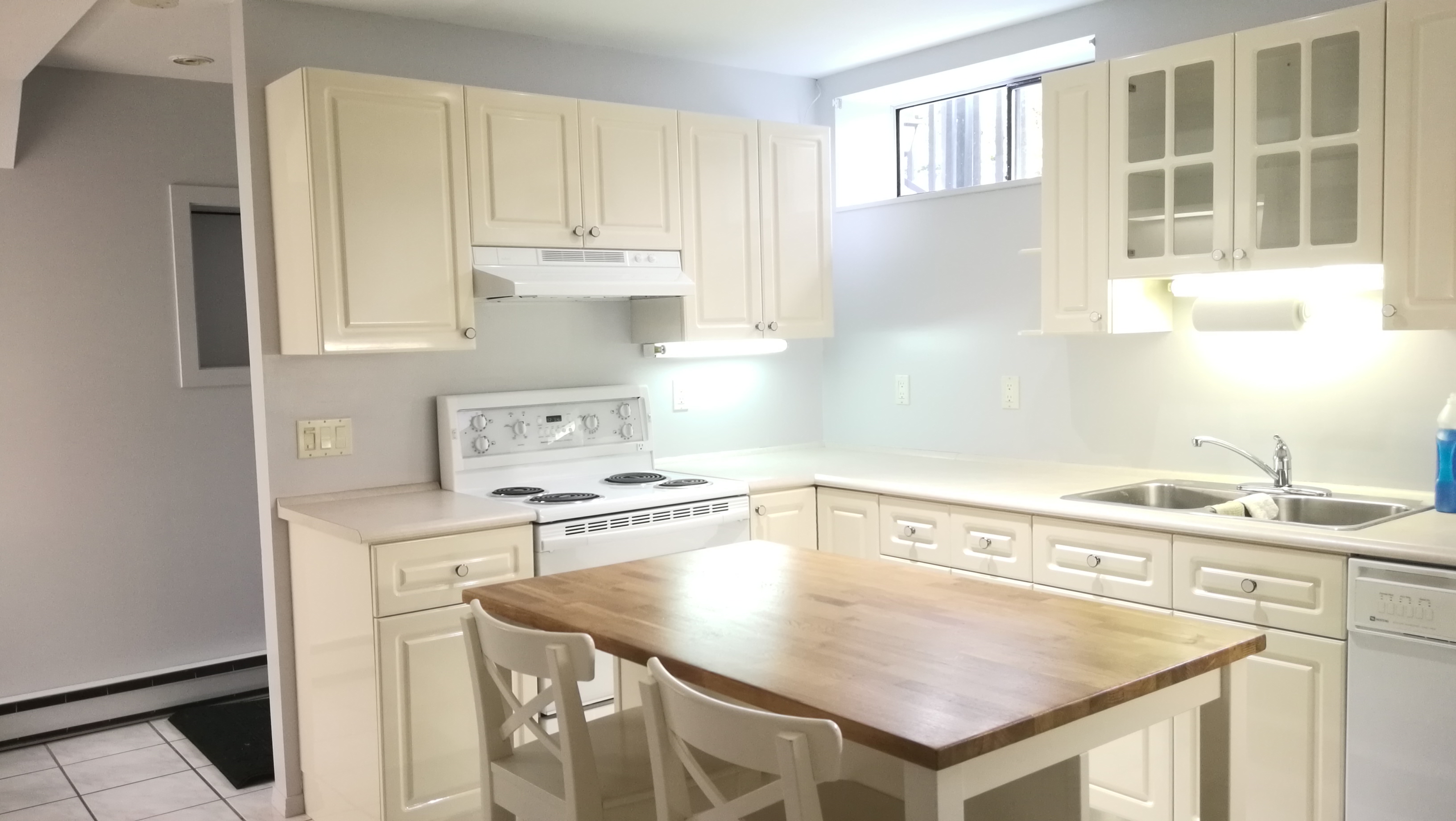 Cozy One Bedroom Basement Suite for Rent