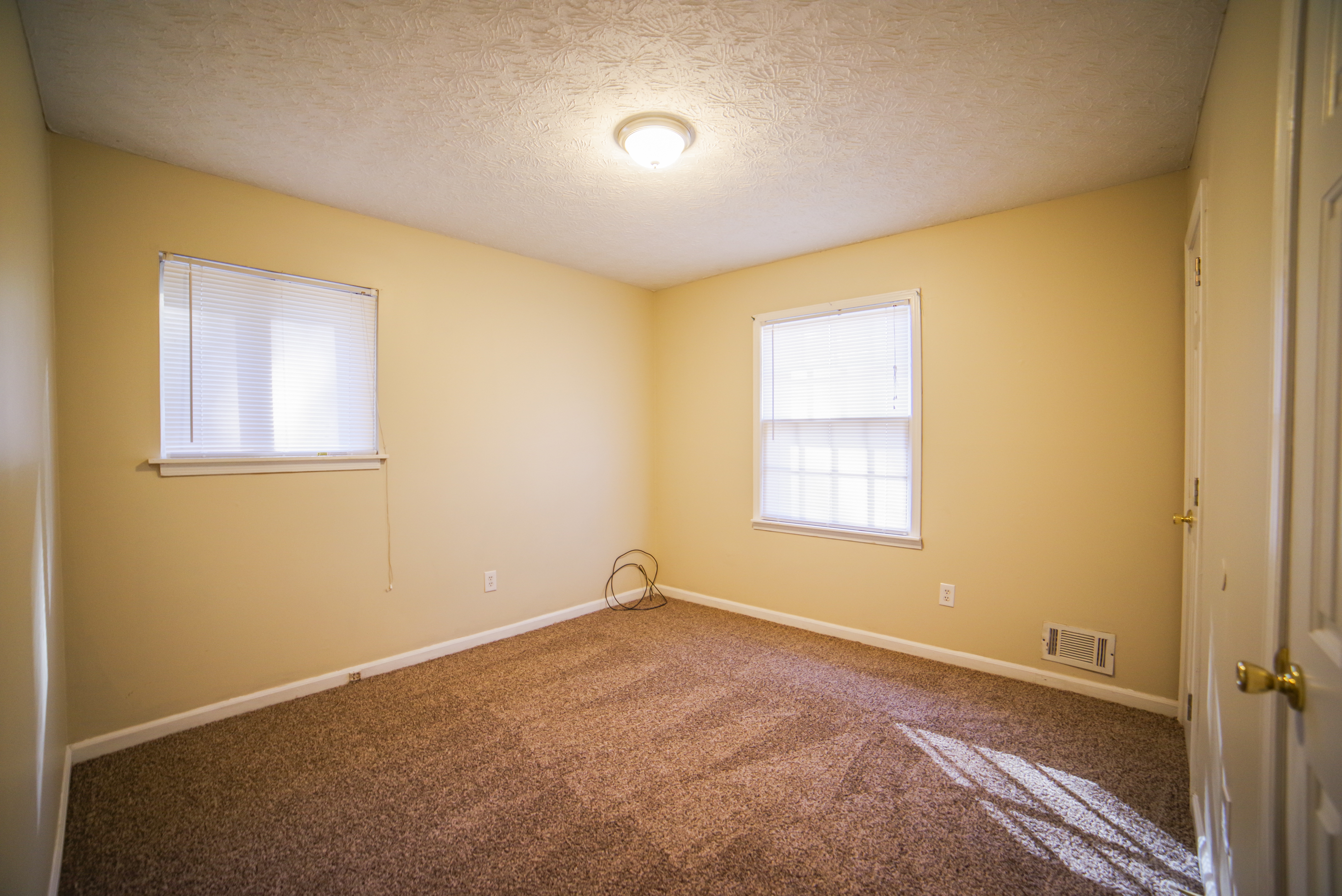 Newly renovated 3 bedroom 1.5 bath home in Riverdale