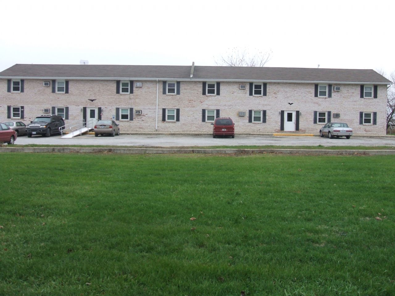 465 E Main1 bedroom 100 Special!