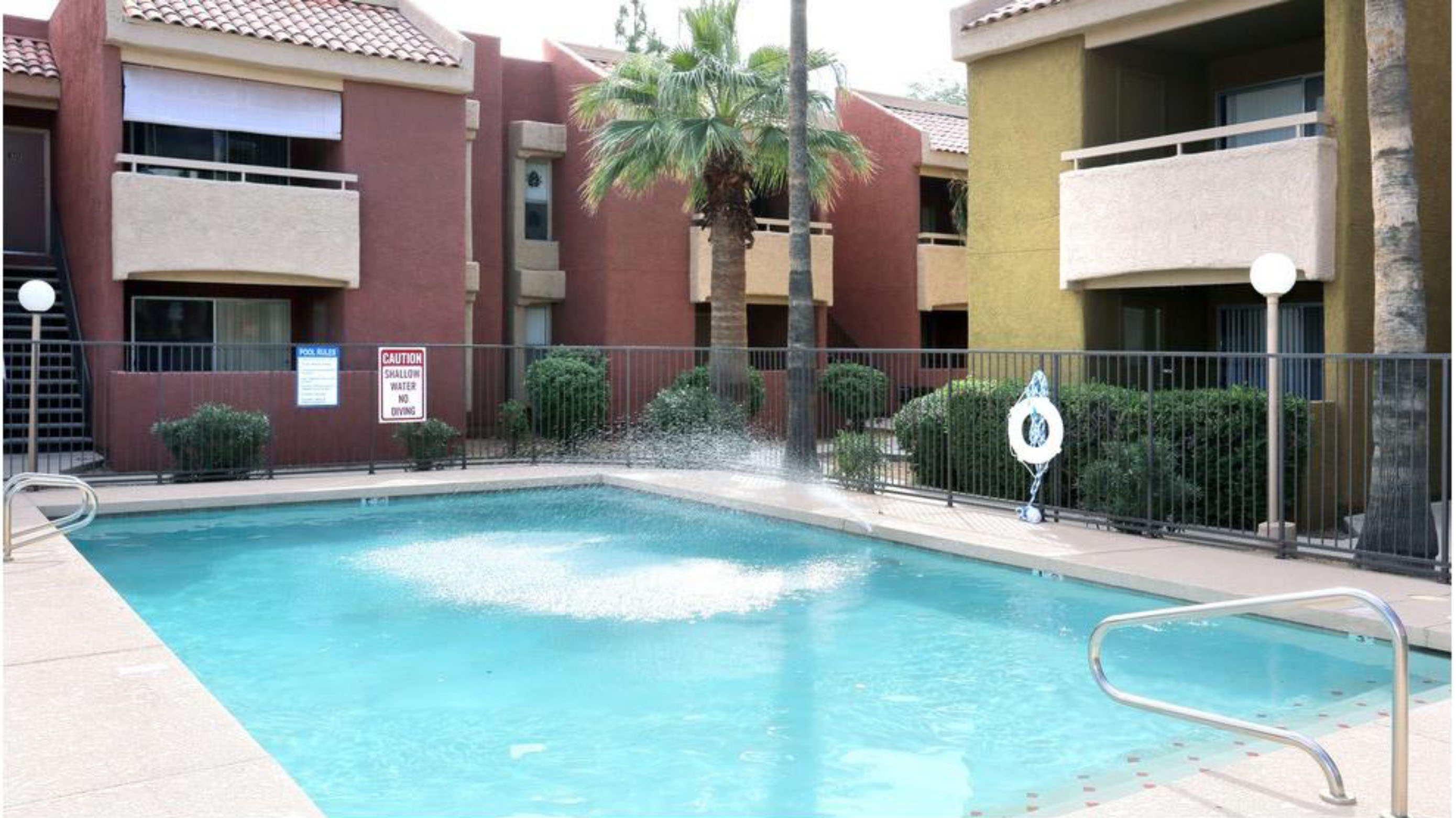 2 Bedrooms 2 Bathrooms 885 sq.ft on Metro Light Rail Route