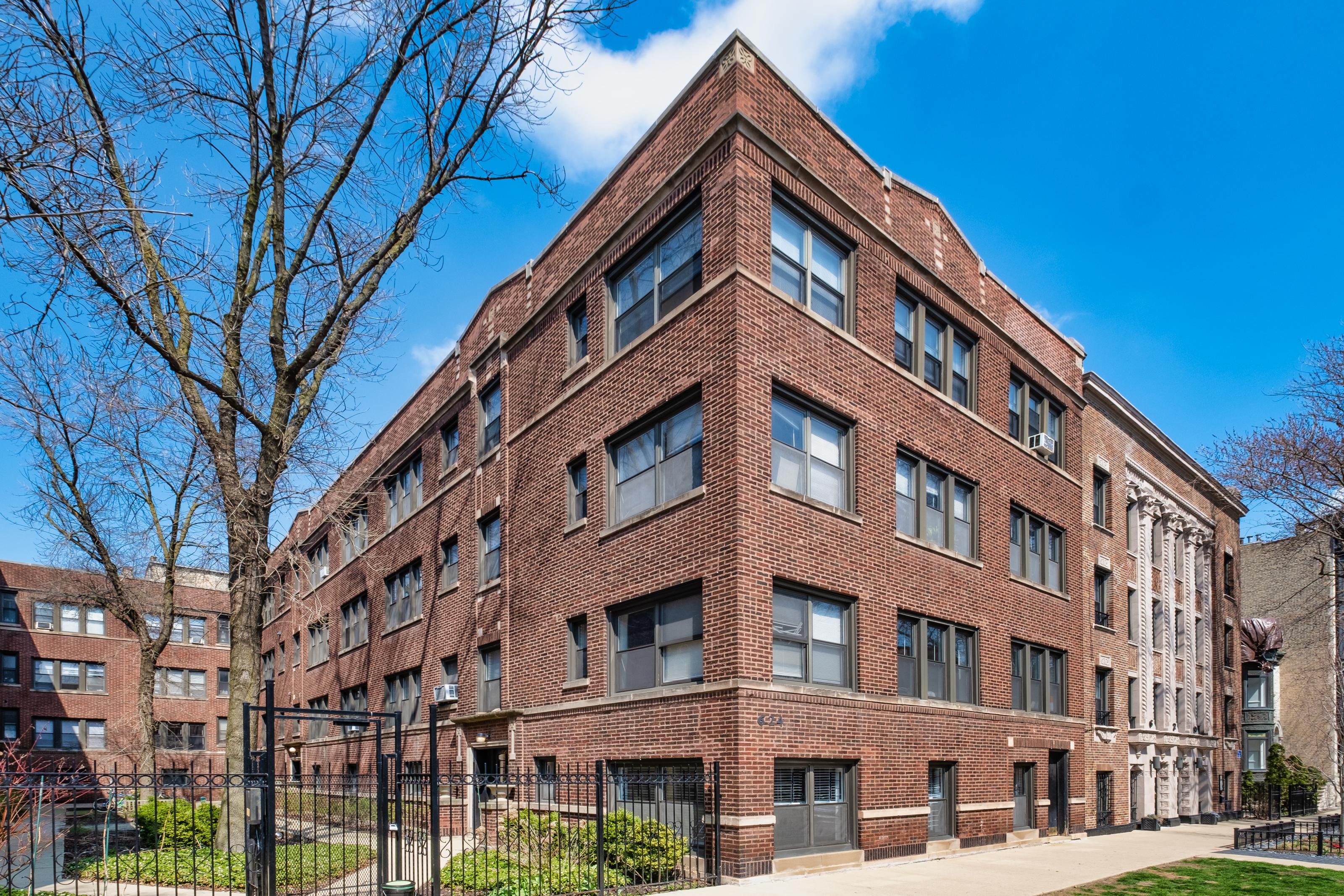 The Edward 624 W Surf at University of Illinois at