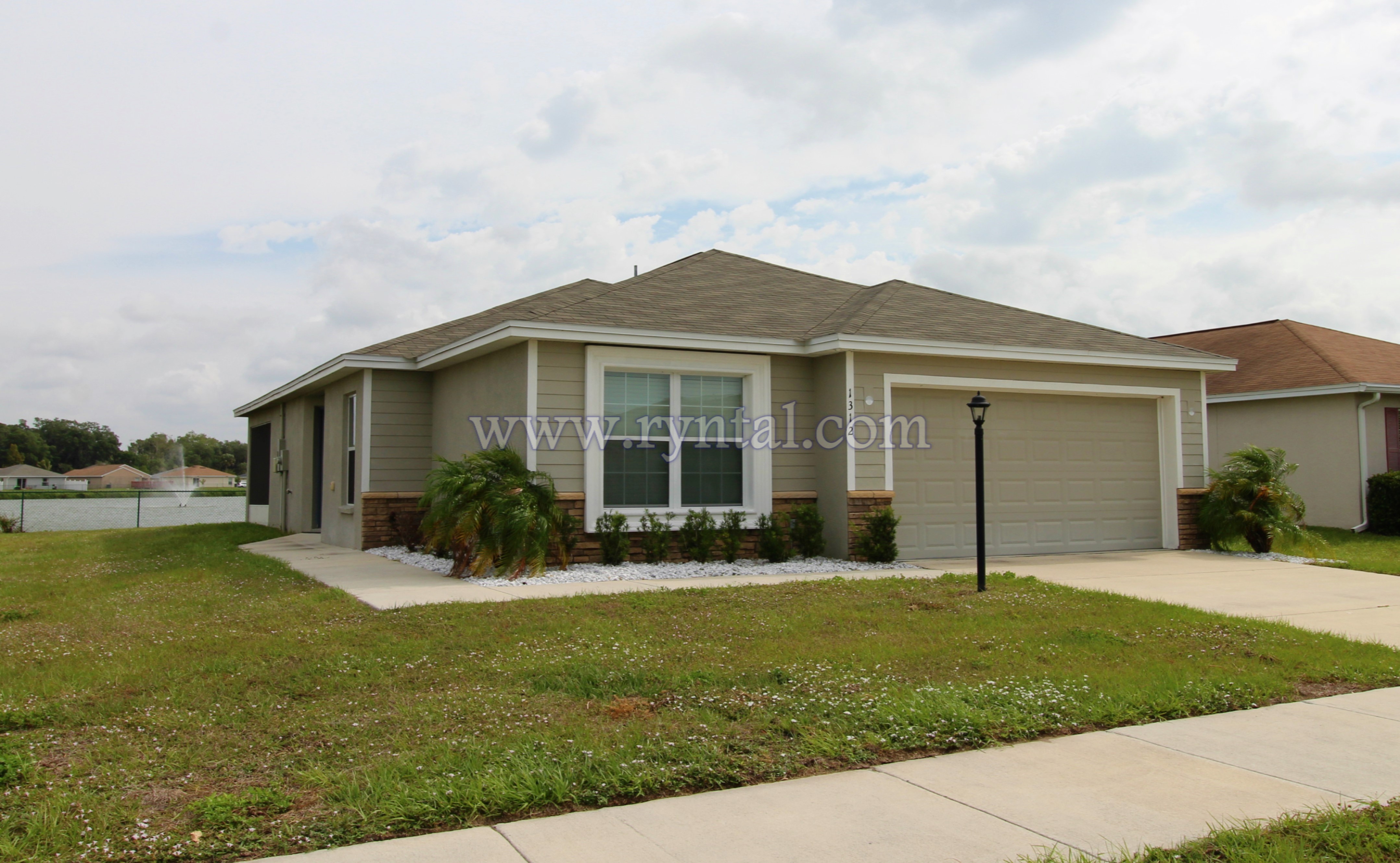 Large 3 Bedroom Single Family Home in Palmetto Estates!!