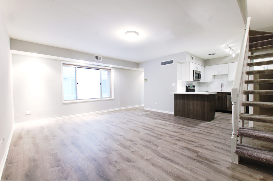 744 W Gordon Terrace 107, Chicago, IL 60613 Kass Management