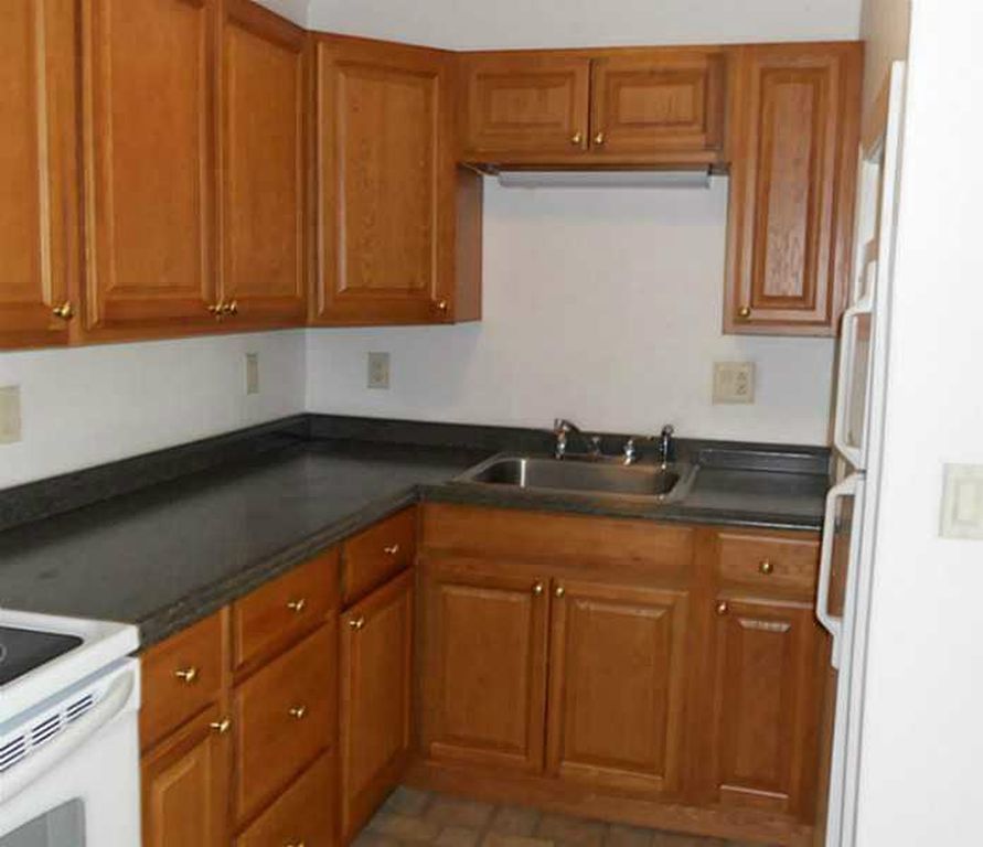 74 Hamlet Avenue 1L, Woonsocket, RI 02895 Stonelink Property Management