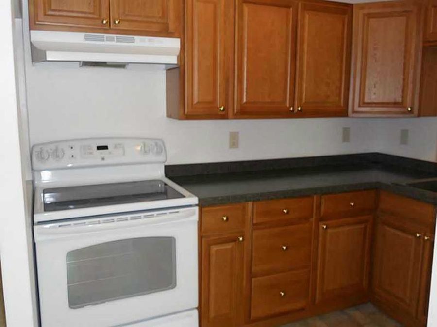 74 Hamlet Avenue 1L, Woonsocket, RI 02895 Stonelink Property Management