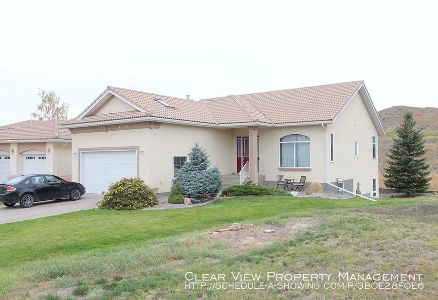 363 Canyon Blvd, Lethbridge, AB T1K 6V2 Clear View Property