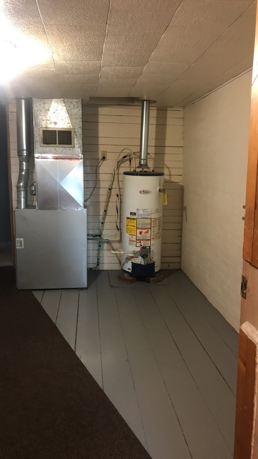 619 South Oakwood Street Apartment B, Oakwood, IL 61858 Zindars