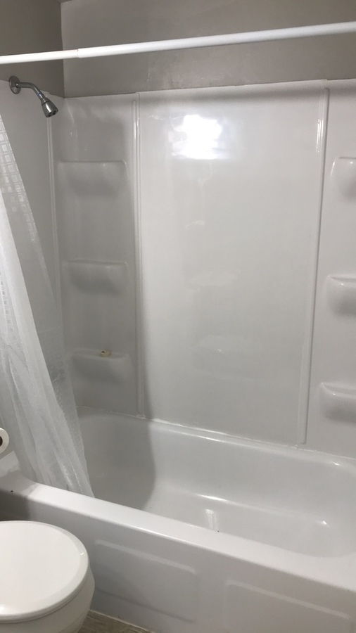 619 South Oakwood Street Apartment B, Oakwood, IL 61858 Zindars