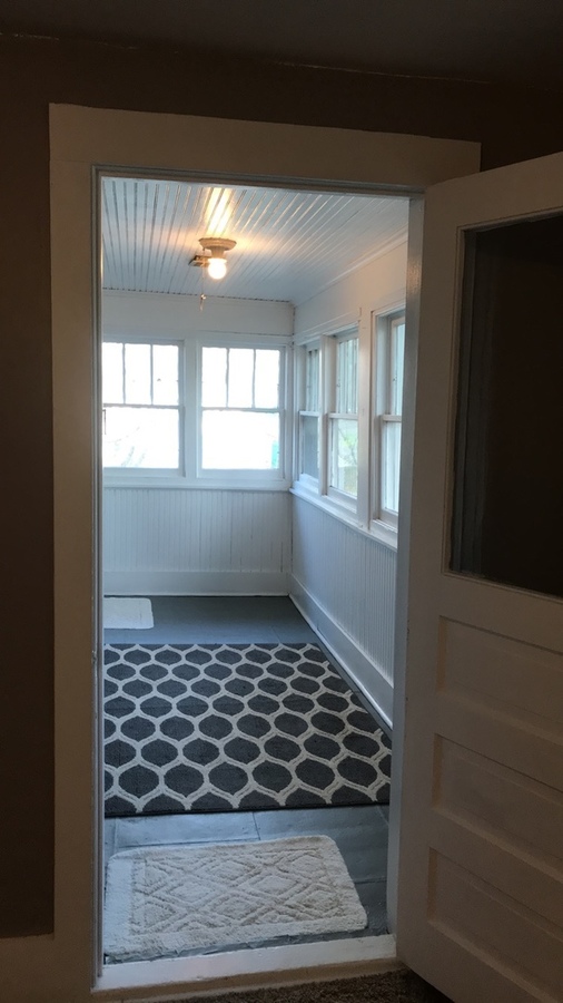 619 South Oakwood Street Apartment B, Oakwood, IL 61858 Zindars