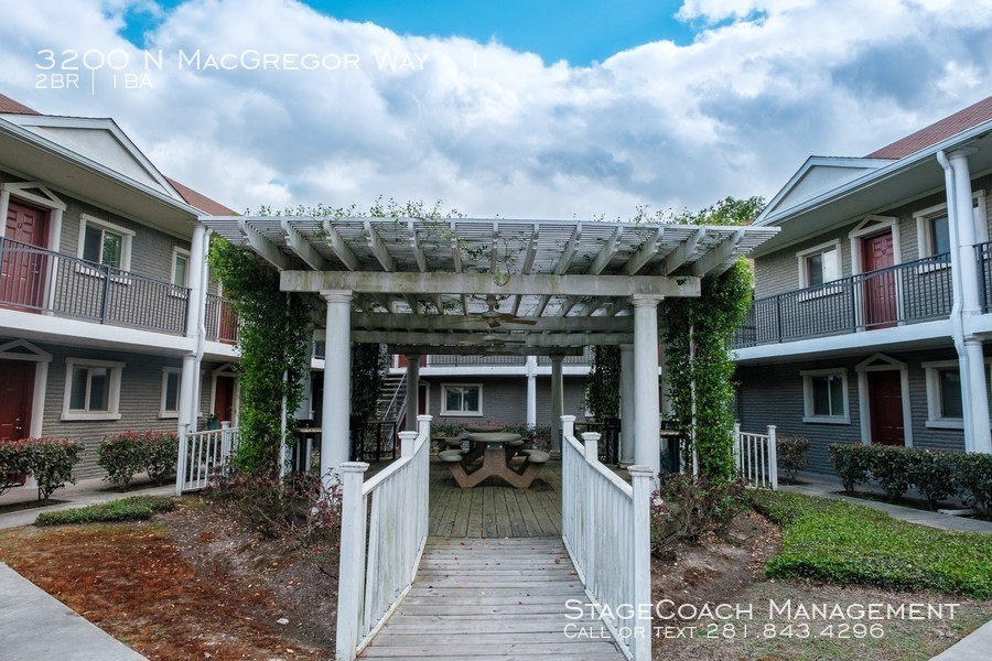 3200 N MacGregor Way 1, Houston, TX 77004 StageCoach Management