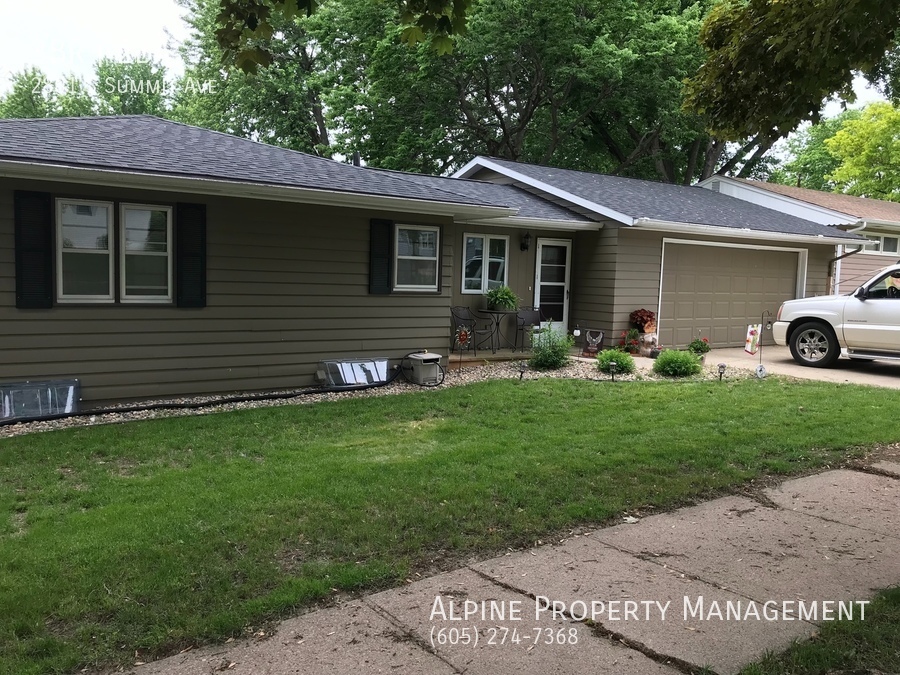 2801 S Summit Ave, Sioux Falls, SD 57105 Alpine Property Management