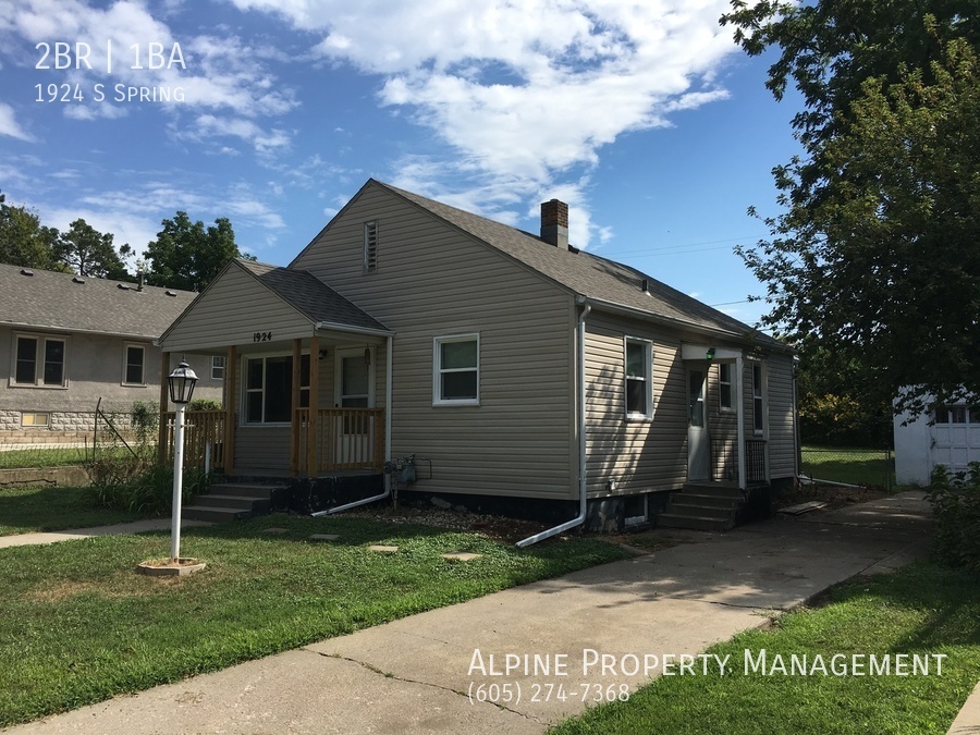 1924 S Spring, Sioux Falls, SD 57105 Alpine Property Management