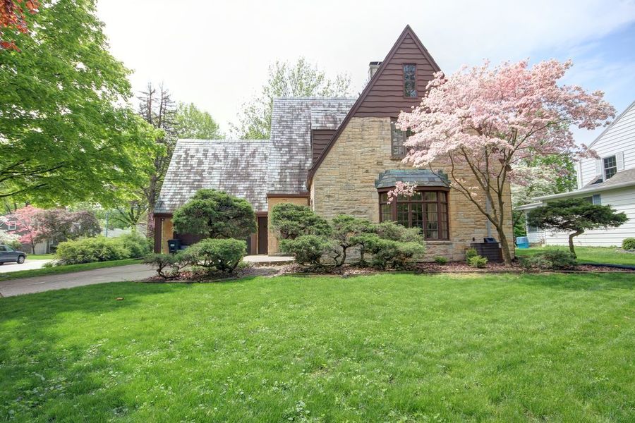 1009 W. Healey St., Champaign, IL 61821 The Richmar Group LLC