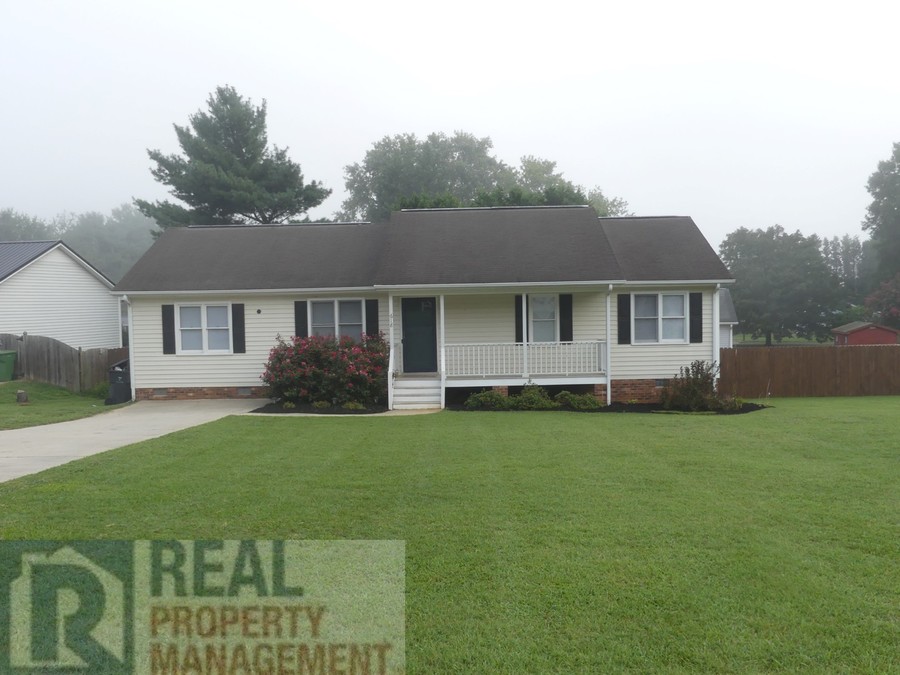618 Farmwood Drive, Kernersville, NC 27284 Real Property Management of the Triad