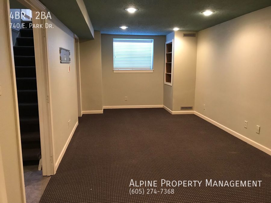 740 E. Park Dr., Sioux Falls, SD 57105 Alpine Property Management