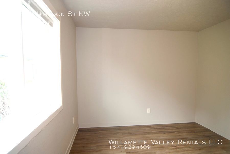 1128 Hemlock St NW, Salem, OR 97304 Willamette Valley Rentals LLC