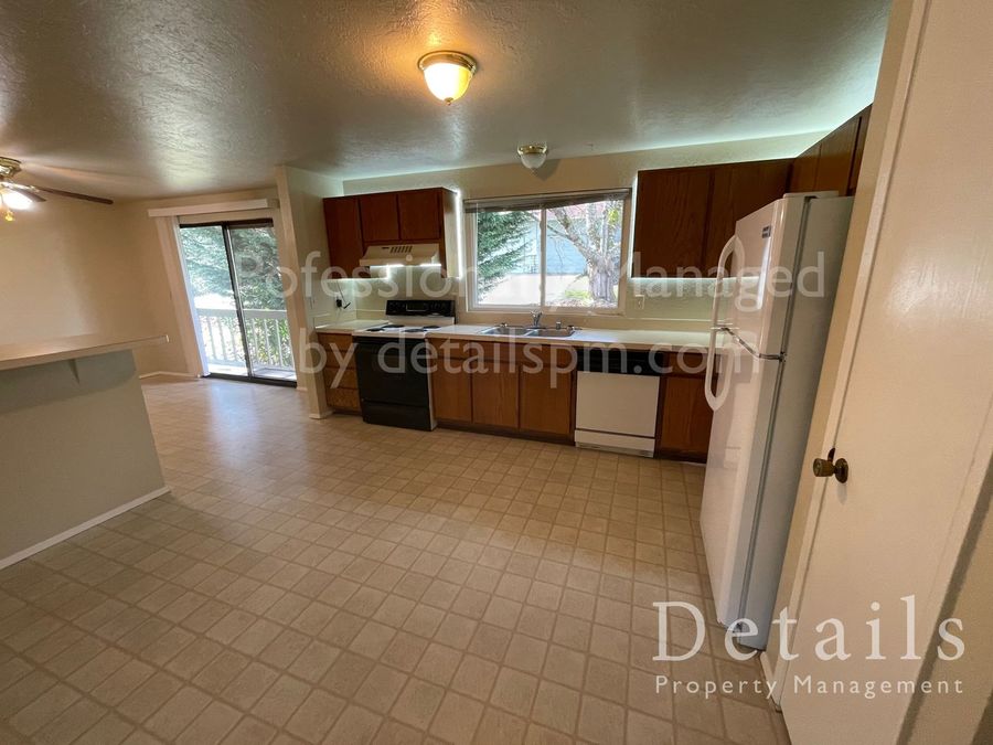 9469 Silverdale Loop Rd. NW, Silverdale, WA 98383 Details Property