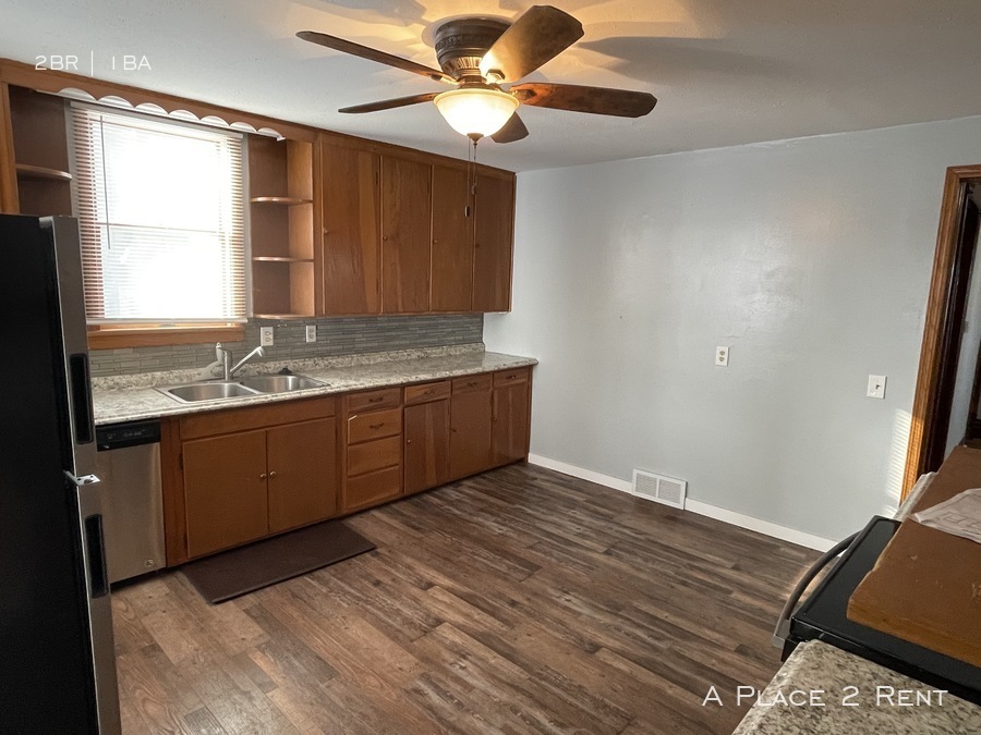 311 W Main St, Sun Prairie, WI 53590 A Place 2 Rent