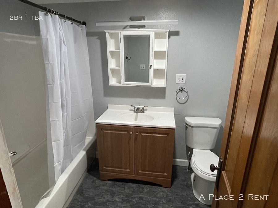 311 W Main St, Sun Prairie, WI 53590 A Place 2 Rent