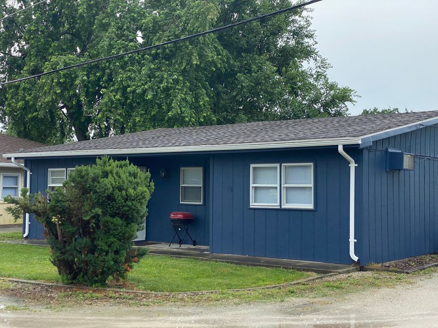 204 E. Collett Apartment D, Oakwood, IL 61858 Zindars Property