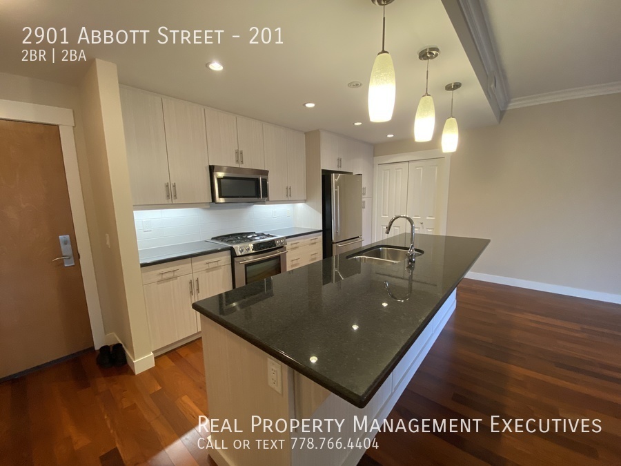 2901 Abbott Street 201, Kelowna, BC v1y 9S9 Real Property