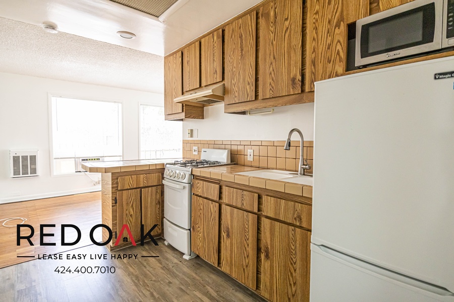 2816 Sunset Place 101, los Angeles, CA 90026 Red Oak