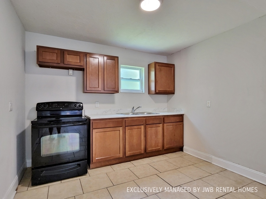 1417 Logan St, Jacksonville, FL 32209 SEARCH AVAILABLE HOMES