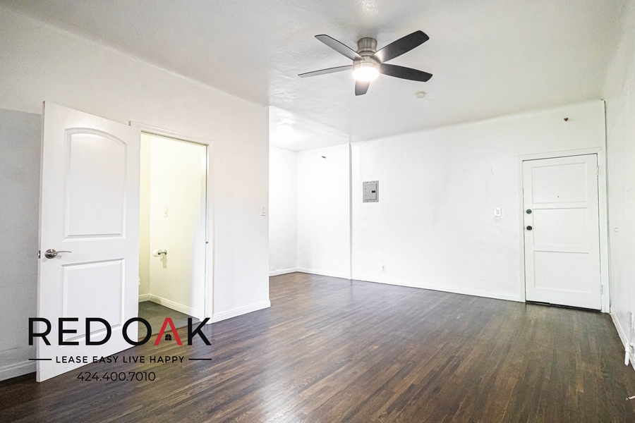 1650 Echo Park Ave 206, Los Angeles, CA 90026 Red Oak