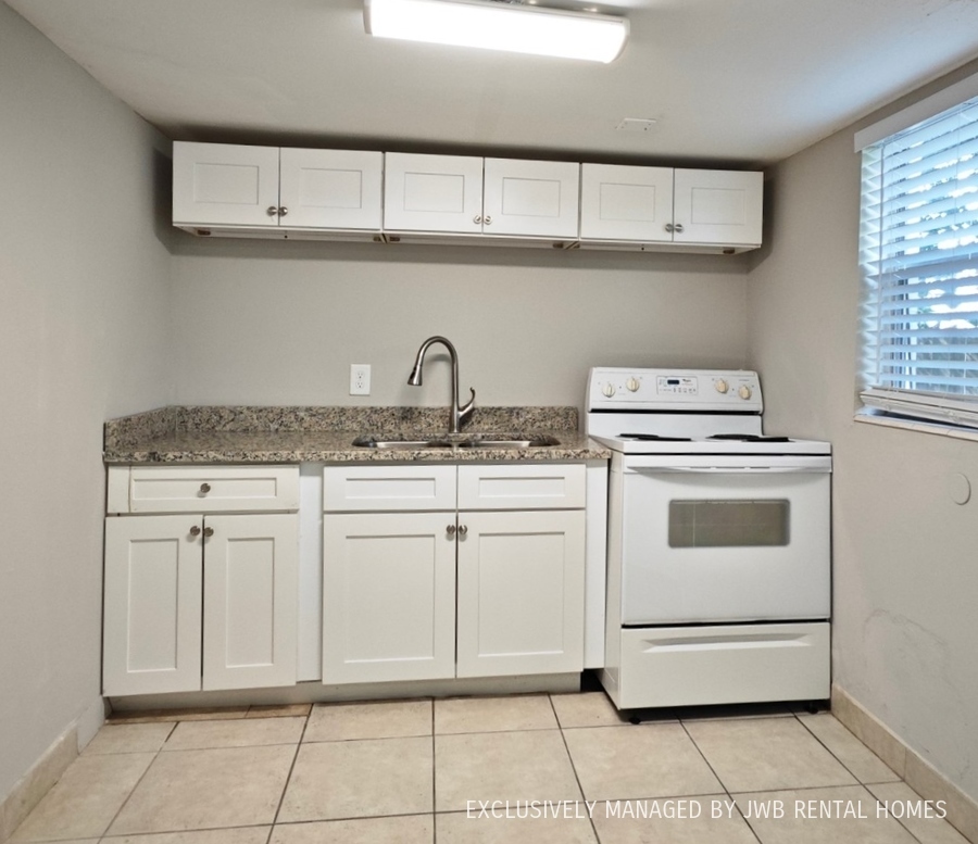 1029 Caliente Dr 4D, Jacksonville, FL 32211 SEARCH AVAILABLE HOMES