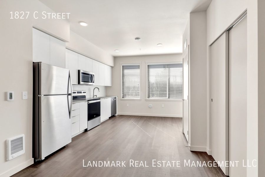 1827 C Street, Bellingham, WA 98225 Landmark Real Estate Management LLC