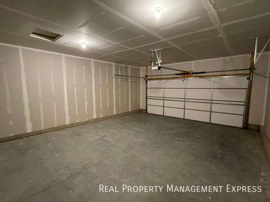 2110 S Ronsiek Ave, Sioux Falls, SD 57106 Real Property Management