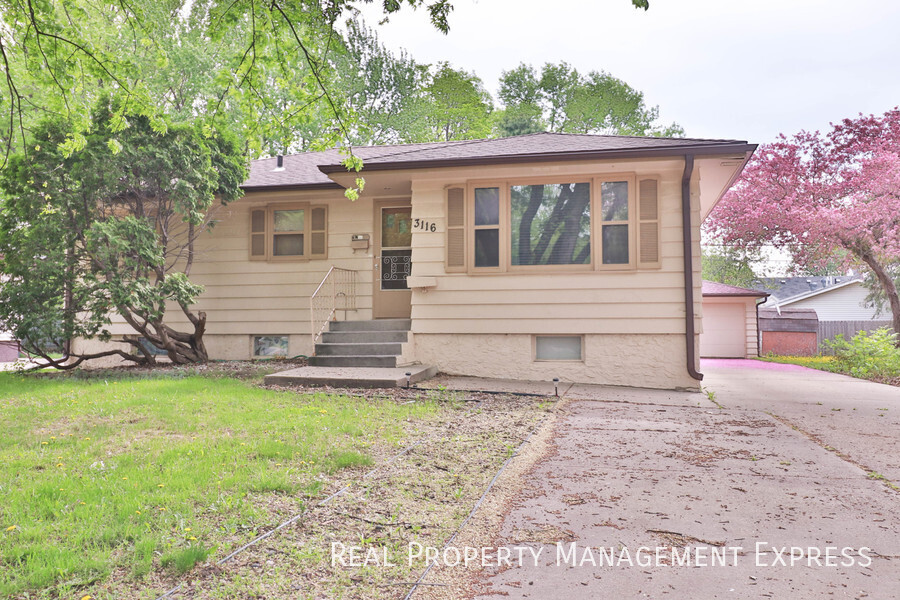 3116 S Lake Ave, Sioux Falls, SD 57105 Real Property Management Express