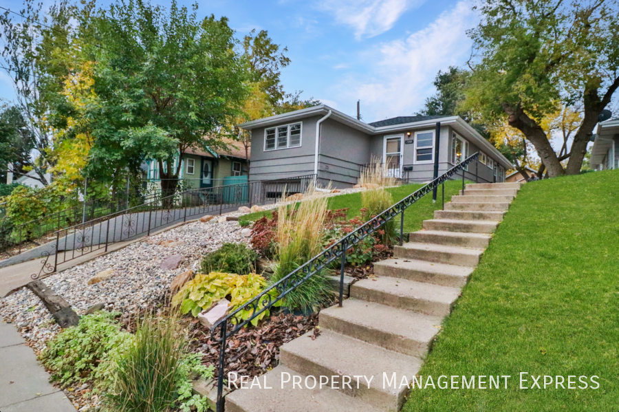 711 E 19th St, Sioux Falls, SD 57105 Real Property Management Express